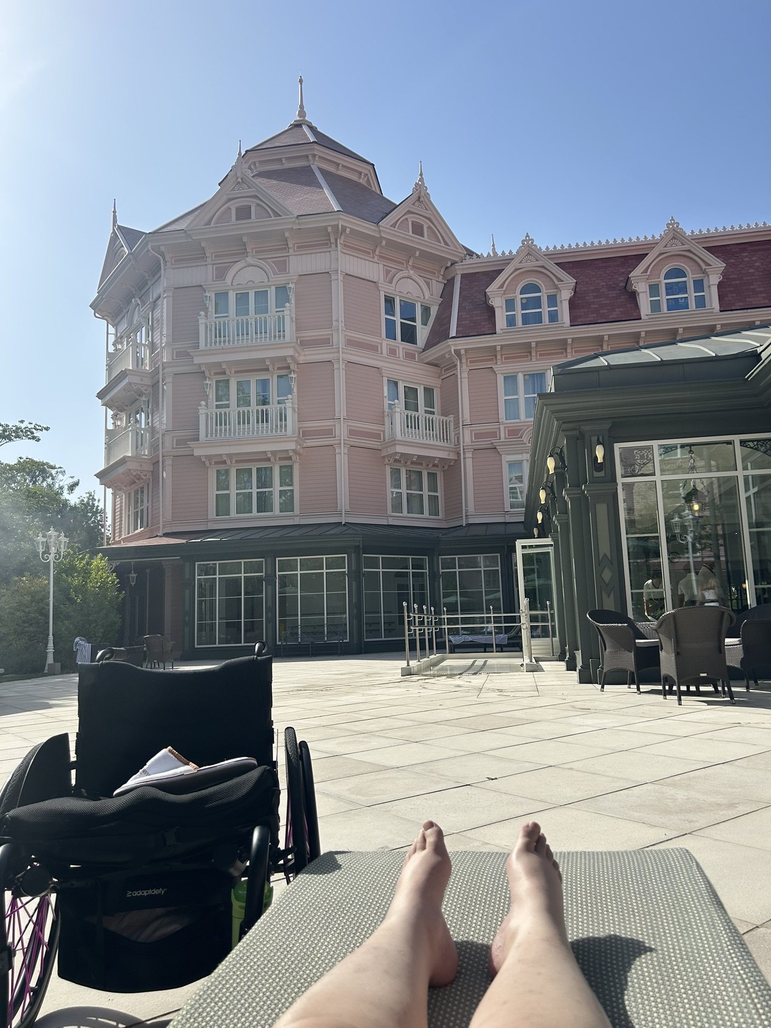 Surviving the Heat at Disneyland Paris: Tips for Guests with Disabilities, Medical Conditions, and Everyone Else