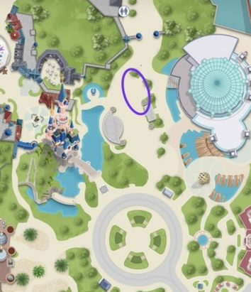 How to Access the Area Image of the disneylamd paris map showing the route to access the viewing are
