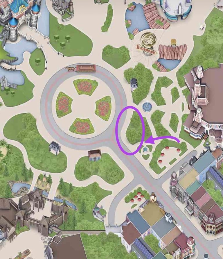 Image of the disneyland paris map showing the route to access the viewing area for the grand finale