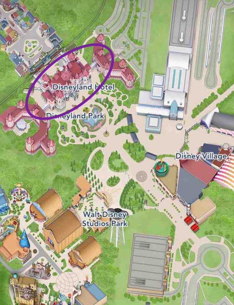 Map overview highlighting a specific area with buildings and a lake.